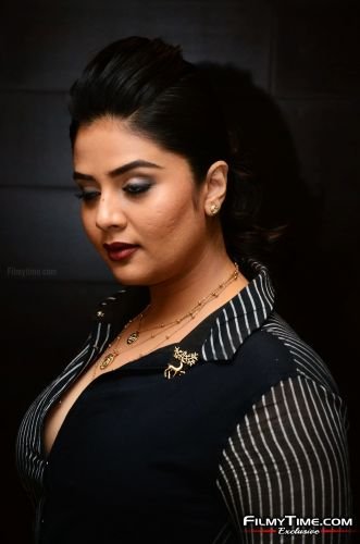 sreemukhi-pushpa-event-14