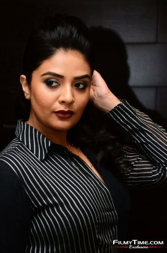 sreemukhi-pushpa-event-16