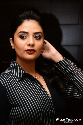 sreemukhi-pushpa-event-17