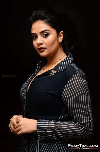 sreemukhi-pushpa-event-3