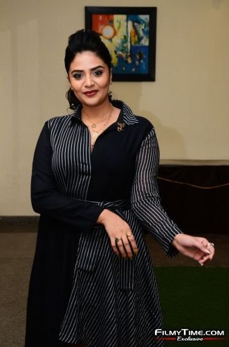 sreemukhi-pushpa-event-38