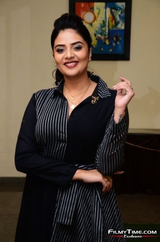 sreemukhi-pushpa-event-39