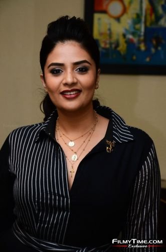 sreemukhi-pushpa-event-44