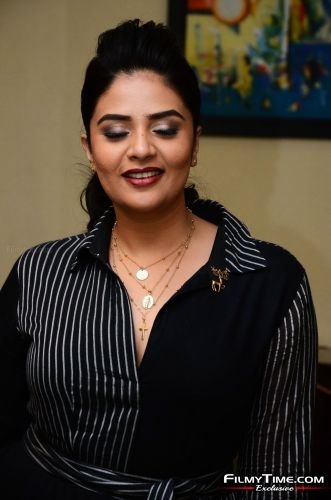 sreemukhi-pushpa-event-45