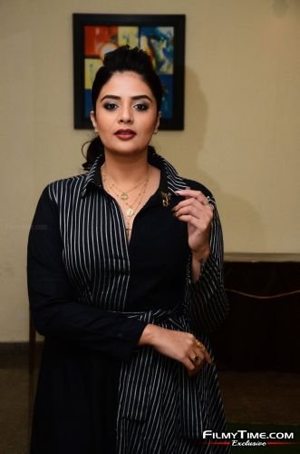 sreemukhi-pushpa-event-49