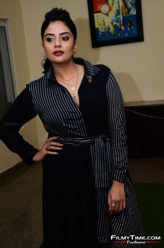 sreemukhi-pushpa-event-55