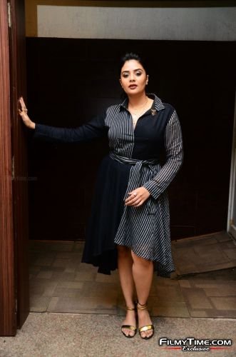 sreemukhi-pushpa-event-60
