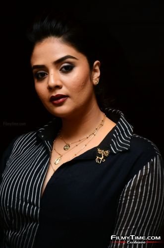 sreemukhi-pushpa-event-7