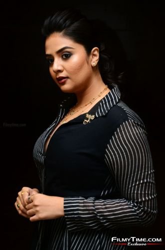 sreemukhi-pushpa-event-8