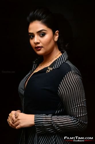sreemukhi-pushpa-event-9