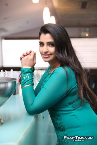 Anchor-Syamala-photos-new-1