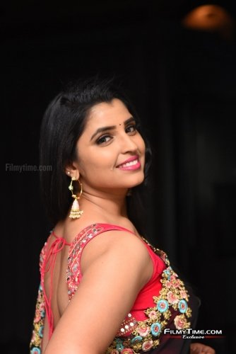 Anchro-Syamala-new-pics-2