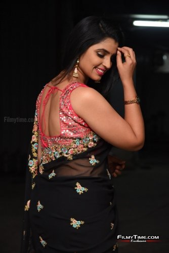 Anchro-Syamala-new-pics-3