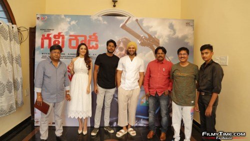 clicks-from-the-teaser-launch-event-of-gully-rowdy-2