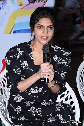 Telavarite-guruvaram-movie-Team-press-meet-at-MGB-mall-nellore-13