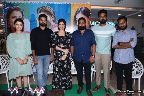 Telavarite-guruvaram-movie-Team-press-meet-at-MGB-mall-nellore-18