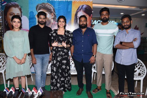 Telavarite-guruvaram-movie-Team-press-meet-at-MGB-mall-nellore-19