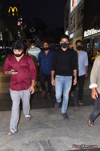Telavarite-guruvaram-movie-Team-press-meet-at-MGB-mall-nellore-2