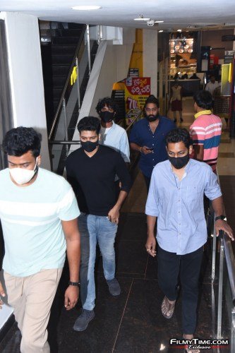 Telavarite-guruvaram-movie-Team-press-meet-at-MGB-mall-nellore-3