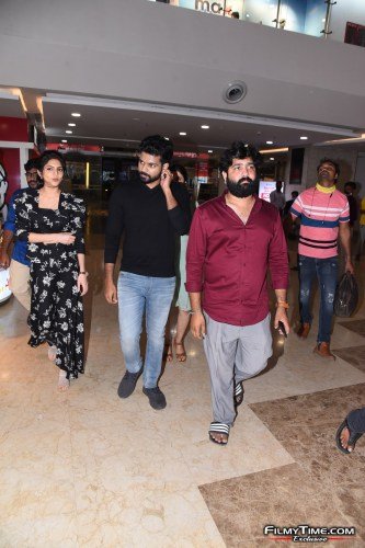 Telavarite-guruvaram-movie-Team-press-meet-at-MGB-mall-nellore-8