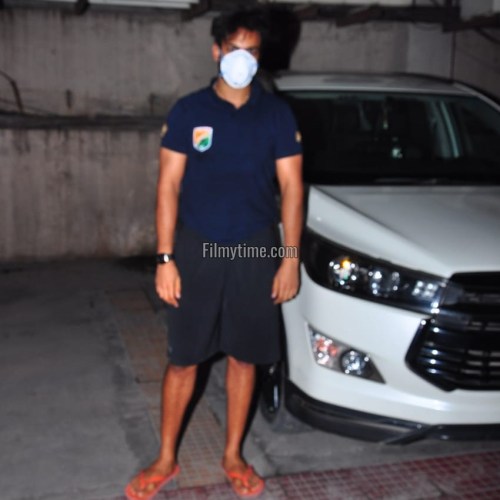 Vaishnav-Tej-Snapped-Shopping-In-Hyderabad-City-2