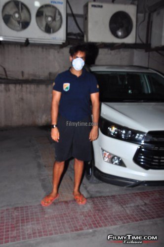 Vaishnav-Tej-Snapped-Shopping-In-Hyderabad-City-2