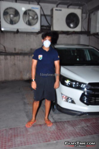 Vaishnav-Tej-Snapped-Shopping-In-Hyderabad-City-5