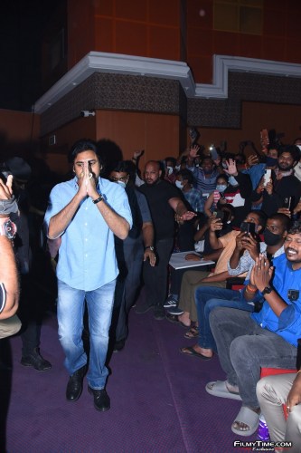 Vakeel-Saab-Movie-Pre-Release-Event-4-14