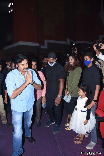 Vakeel-Saab-Movie-Pre-Release-Event-4-19