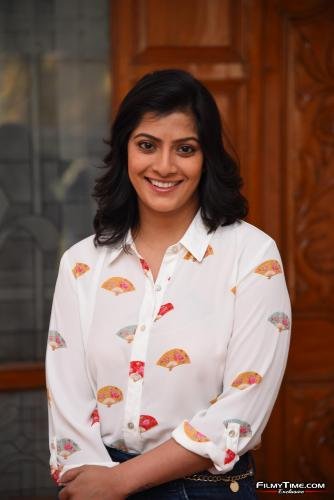 Varalakshmi-Sarathkumar-interview-photos-3_wm