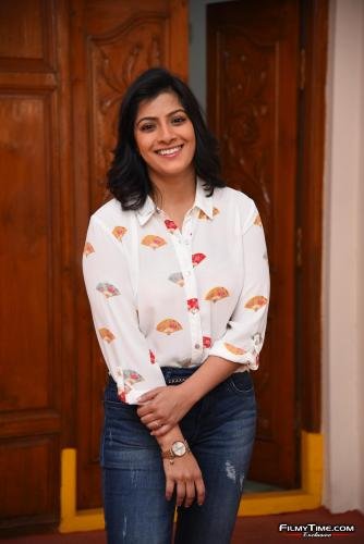 Varalakshmi-Sarathkumar-interview-photos-4_wm