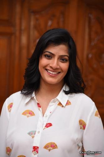 Varalakshmi-Sarathkumar-interview-photos-6_wm
