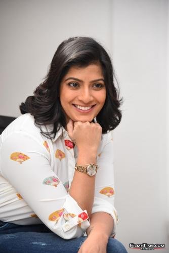 Varalakshmi-Sarathkumar-interview-photos-7_wm