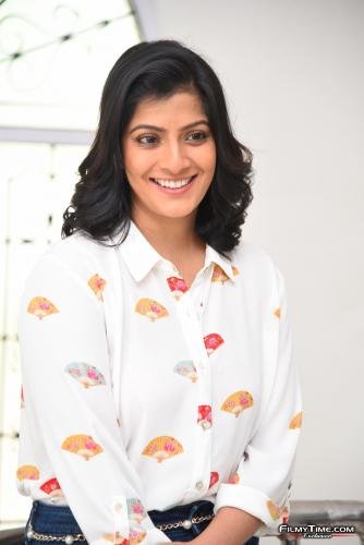 Varalakshmi-Sarathkumar-interview-photos-9_wm