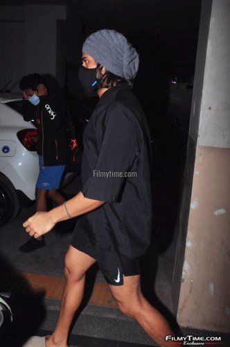 Vijay-devarakonda-snapped-at-Gym-in-Hyderabad-1