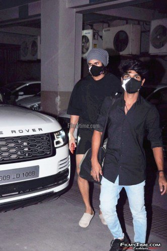 Vijay-devarakonda-snapped-at-Gym-in-Hyderabad-10