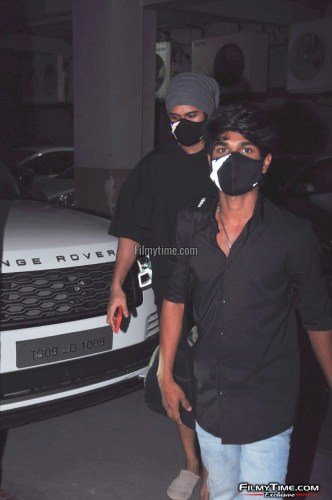 Vijay-devarakonda-snapped-at-Gym-in-Hyderabad-12
