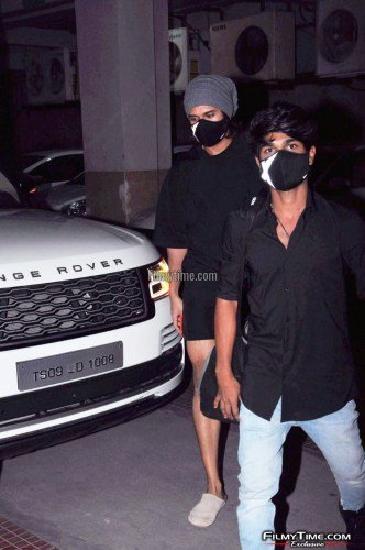 Vijay-devarakonda-snapped-at-Gym-in-Hyderabad-15