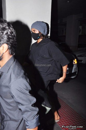 Vijay-devarakonda-snapped-at-Gym-in-Hyderabad-6