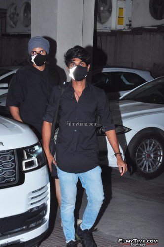 Vijay-devarakonda-snapped-at-Gym-in-Hyderabad-7