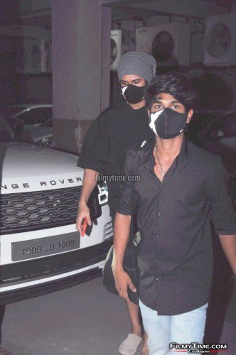 Vijay-devarakonda-snapped-at-Gym-in-Hyderabad-8